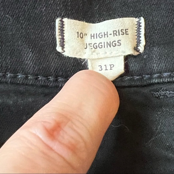 Madewell 10” High Rise Button Fly Jeggings Blown Out Knees 31P Black - Picture 16 of 16